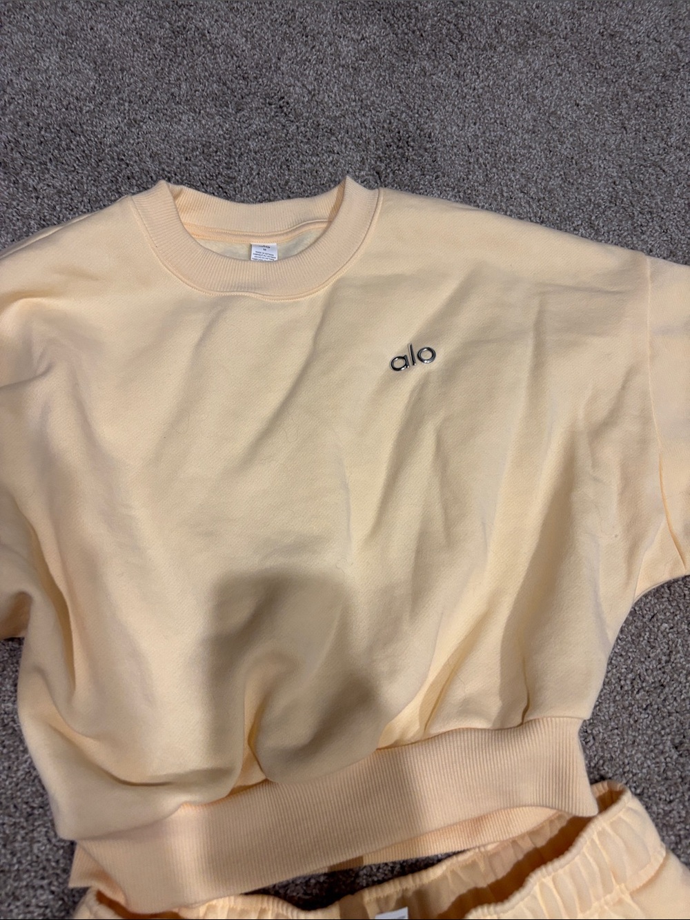 Alo butter yellow set - Picture 4 of 5